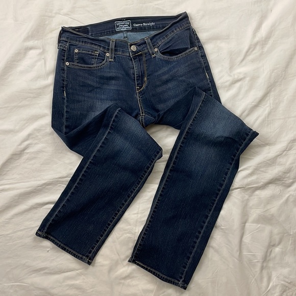 Levi’s Signature Jeans Sz. 8 Curvy Straight Leg Medium Wash Denim -EUC!!! - Picture 5 of 5